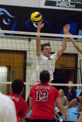 JULIE FENNELL/MOORPARK COLLEGE Zach Erickson (#16) of Moorpark College sets up a block against SBCC in Game 3 at home on Friday, April 1, 2016. Raiders took home a win of 3-1. 4-1-2016