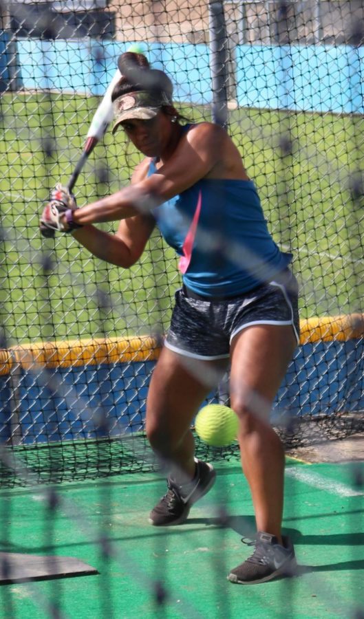 Sierra Huerta hitting on the pitching machine.JPG